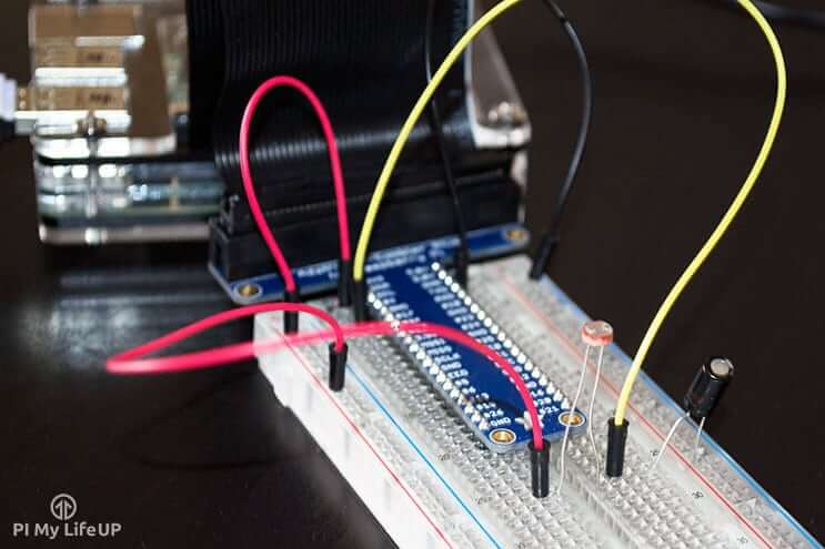 树莓派如何通过 GPIO 使用光敏电阻传感器？